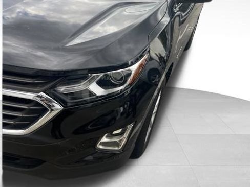 Used 2019 Chevrolet Equinox LT FWD image 2