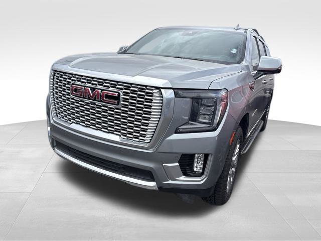 Used 2023 GMC Yukon XL Denali w/ Advanced Technology Package AWD/4WD image 2