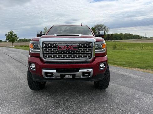 Used 2018 GMC Sierra 2500 Denali w/ Duramax Plus Package AWD/4WD image 3