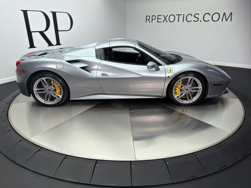 Used 2017 Ferrari 488 Spider RWD image 10