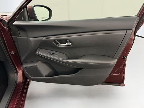 Used 2024 Nissan Sentra SV FWD image 32