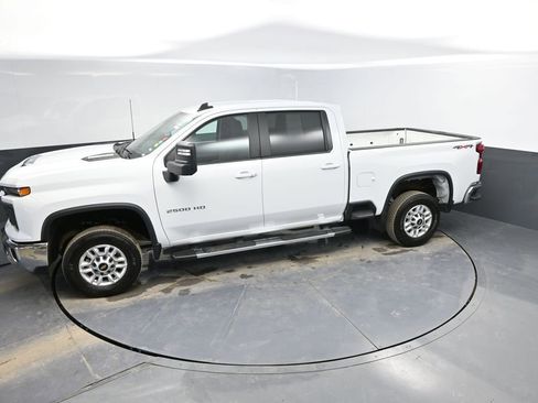 Used 2025 Chevrolet Silverado 2500 LT w/ Convenience Package image 27