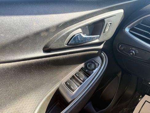 Used 2018 Chevrolet Malibu LT image 18