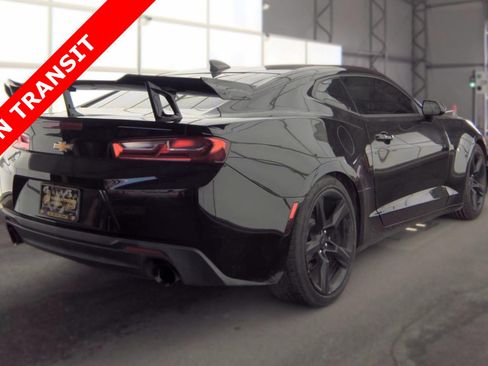 Used 2018 Chevrolet Camaro LT w/ Technology Package RWD image 5