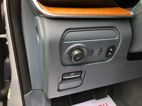 Used 2022 Jeep Grand Wagoneer Series II w/ Convenience Group III image 20