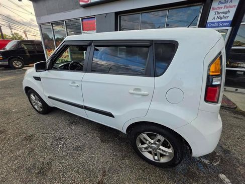 Used 2011 Kia Soul + w/ Audio Pkg FWD image 4
