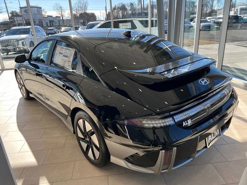 New 2025 Hyundai Ioniq 6 SE image 7