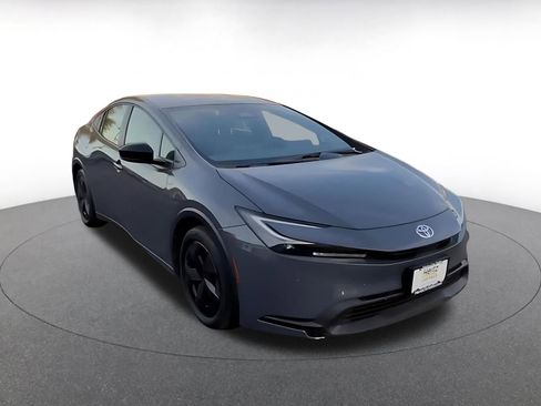 Used 2025 Toyota Prius LE image 3