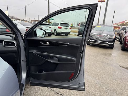 Used 2020 Kia Sorento LX image 25