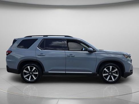 Used 2024 Honda Pilot Touring image 4