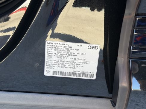 Used 2024 Audi Q8 e-tron Premium image 21