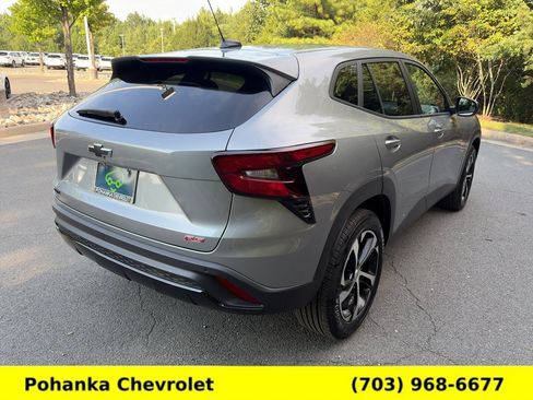Used 2026 Chevrolet Trax RS w/ Sunroof Package FWD image 7