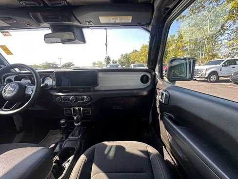 Used 2024 Jeep Wrangler Unlimited Sport AWD/4WD image 30