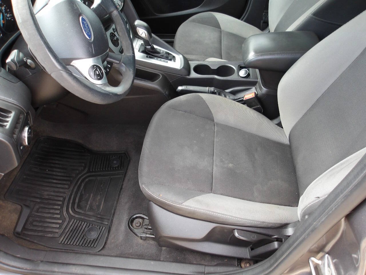 Used 2013 Ford Focus SE FWD image 5