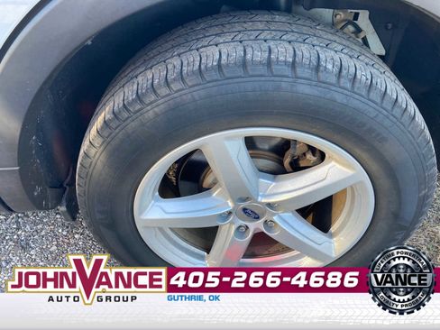 Used 2019 Ford Explorer 4WD image 2