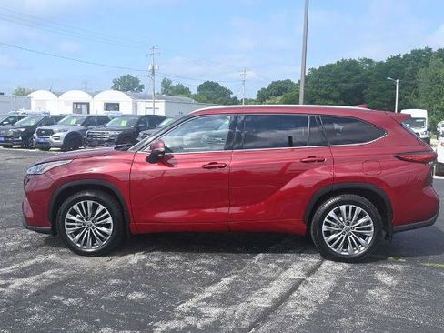 Used 2021 Toyota Highlander Platinum AWD/4WD image 4