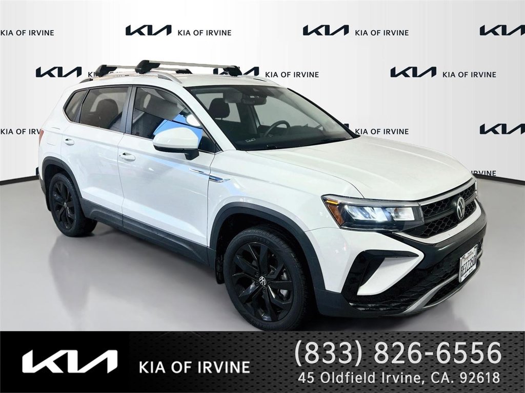 Used 2023 Volkswagen Taos SE FWD image 1