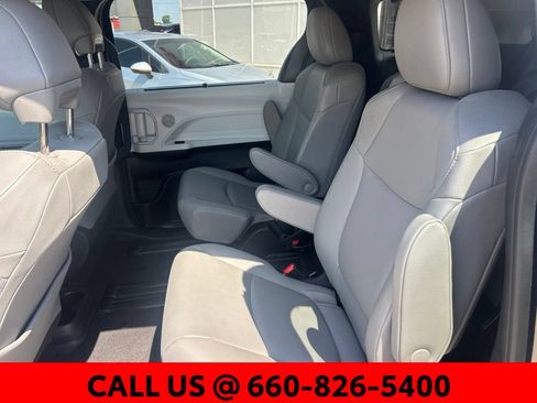 Used 2026 Toyota Sienna XLE FWD image 10