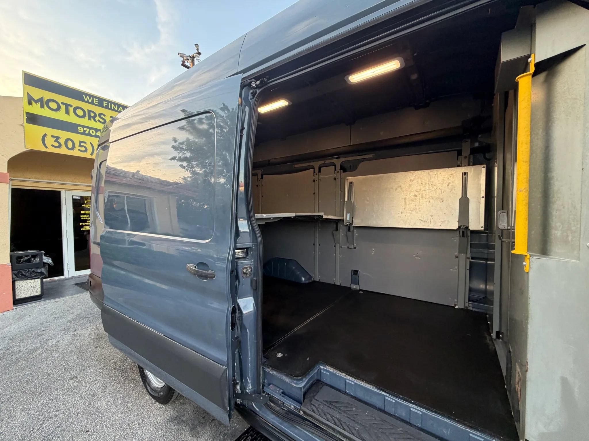 Used 2020 Ford Transit 250 148 High Roof Extended RWD image 5