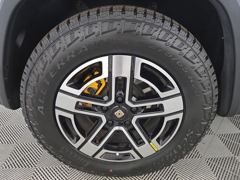 Used 2022 Rivian R1S Launch Edition image 12