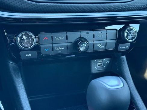 New 2026 Jeep Compass Latitude AWD/4WD image 13