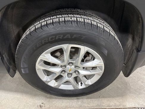 Used 2018 Chevrolet Traverse LT image 11