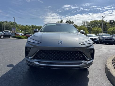 New 2025 Buick Envista Avenir image 2