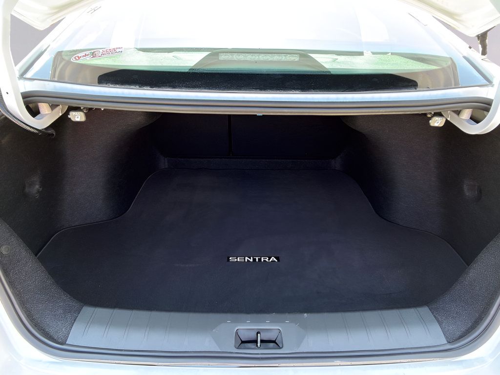 Used 2026 Nissan Sentra SR w/ Floor Mat Package FWD image 9
