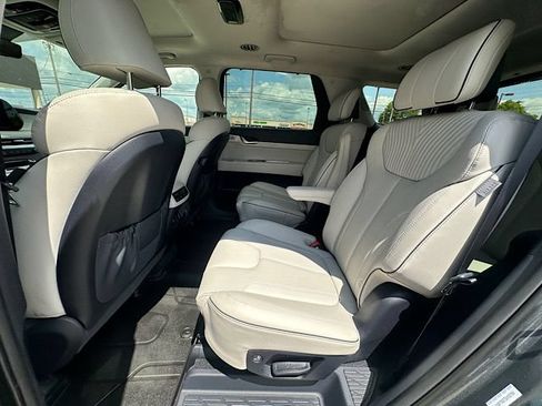 Used 2025 Hyundai Palisade Calligraphy AWD/4WD image 18