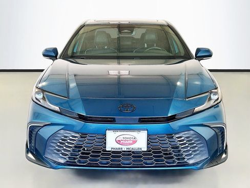 Used 2025 Toyota Camry SE w/ Convenience Package FWD image 2