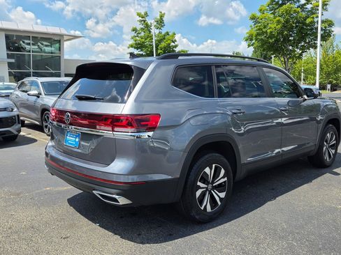Used 2024 Volkswagen Atlas SE FWD image 5