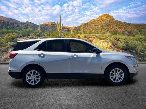 Used 2018 Chevrolet Equinox LS FWD image 3