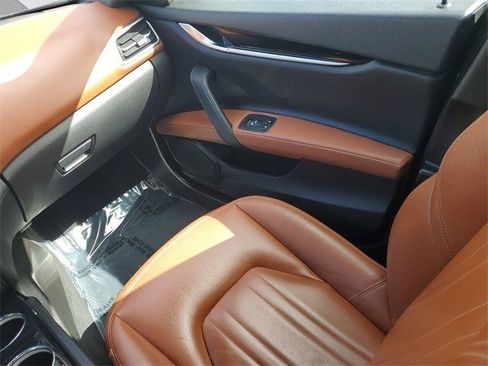 Used 2022 Maserati Ghibli Modena image 12