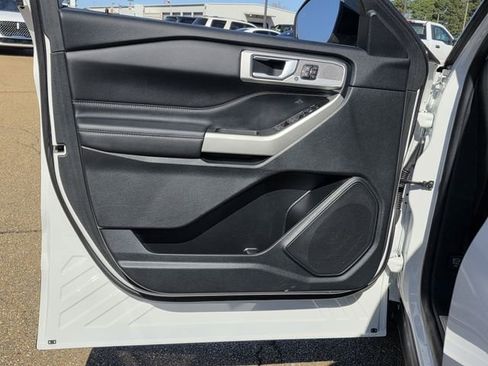 Used 2023 Ford Explorer Limited w/ Equipment Group 301A image 14