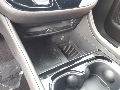 New 2026 Chrysler Pacifica Pinnacle FWD image 12