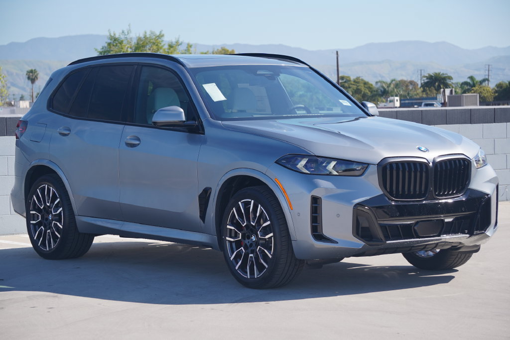 Used 2026 BMW X5 sDrive40i w/ M Sport Package RWD image 3