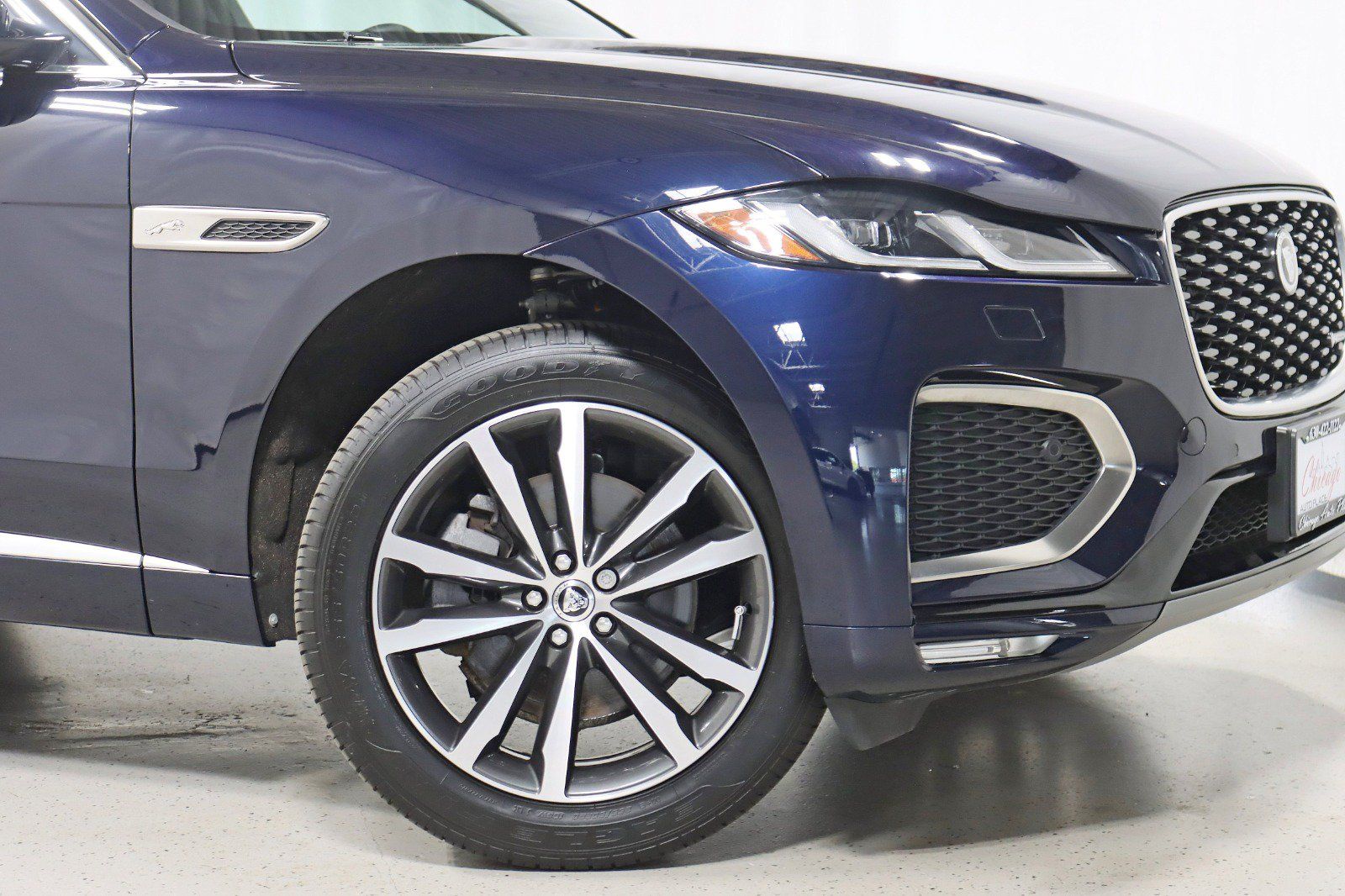 Used 2025 Jaguar F-PACE R-Dynamic S AWD/4WD image 5