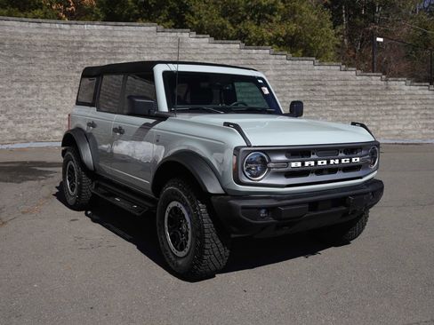 Used 2023 Ford Bronco Big Bend w/ Sasquatch Package image 2