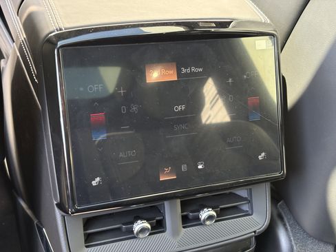 New 2026 Cadillac Vistiq Platinum image 15