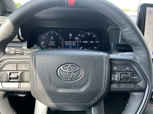 Used 2025 Toyota Tacoma TRD Pro AWD/4WD image 43
