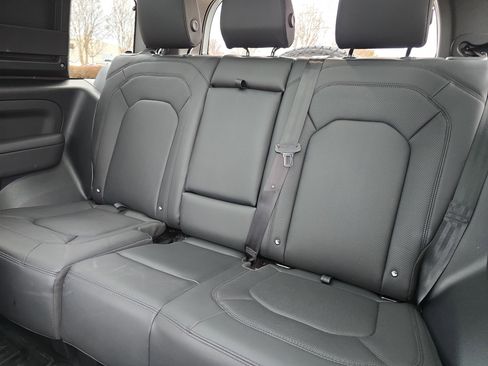 Used 2025 Land Rover Defender 90 S image 13