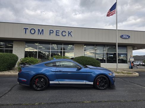 Used 2020 Ford Mustang Shelby GT500 w/ Technology Package RWD image 6