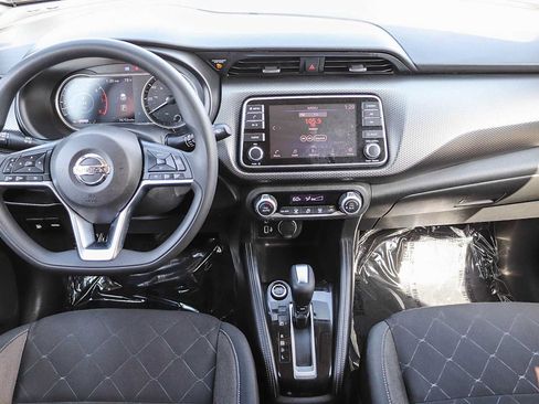 Used 2019 Nissan Kicks SV FWD image 13