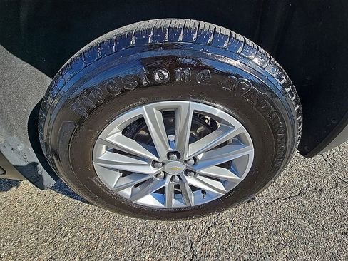 Used 2023 Chevrolet Traverse LT image 36