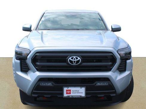 Certified 2025 Toyota Tacoma SR5 AWD/4WD image 9