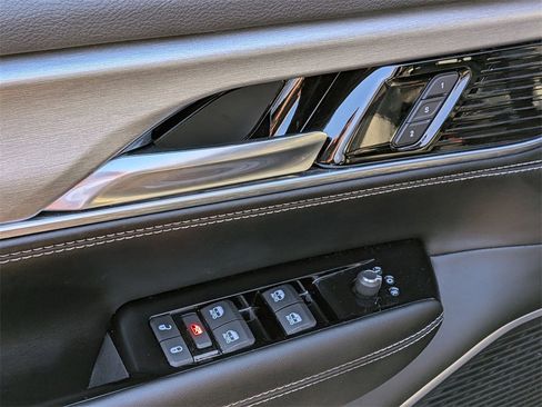 Used 2023 Jeep Wagoneer Series II image 10