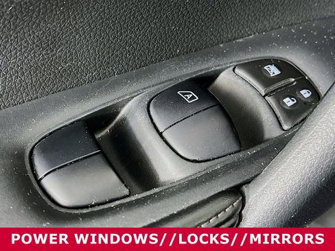 Used 2020 Nissan Rogue S image 19