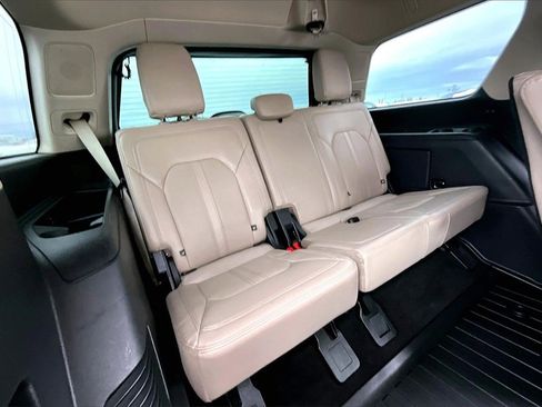 Used 2022 Ford Expedition Limited image 28
