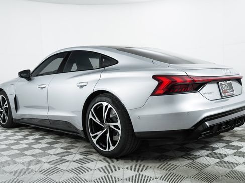 Used 2022 Audi e-tron GT Prestige image 5