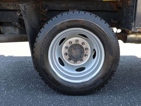 Used 2023 Ford F550 4x4 Regular Cab Super Duty image 12